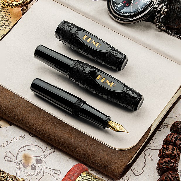 Benu Pixie Jolly Roger Black GT Pocket Caneta-tinteiro