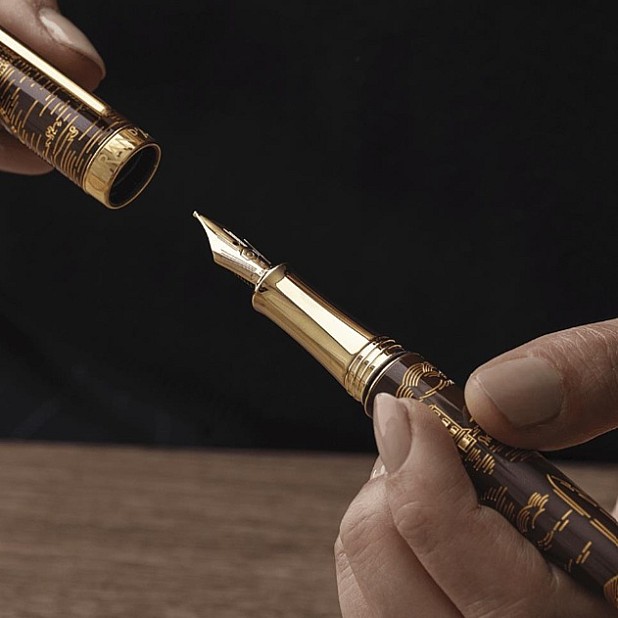 Stylo plume Caran d'Ache Léman Toile de Jouy, édition limitée