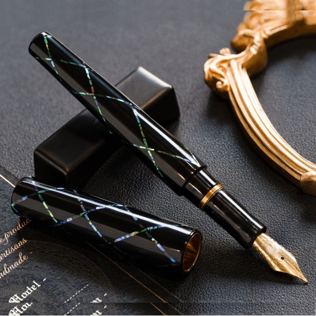 ConCoPens Mother-of-Pearl Lacquer Inlay Aurora X Plumo Estilográfica