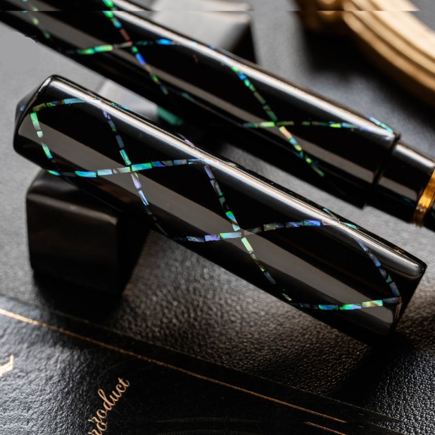 ConCoPens Mother-of-Pearl Lacquer Inlay Aurora X Plumo Estilográfica