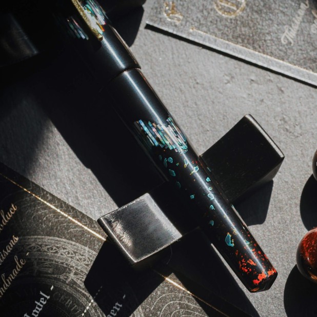 ConCoPens Mother-of-Pearl Lacquer Inlay Ocean Serenade 02 Caneta de Tinta Permanente