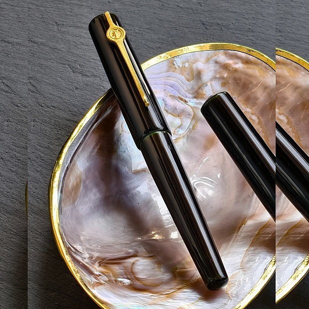 ConCoPens Vietnamese Lacquer Mộc Jade Line  Füllfederhalter