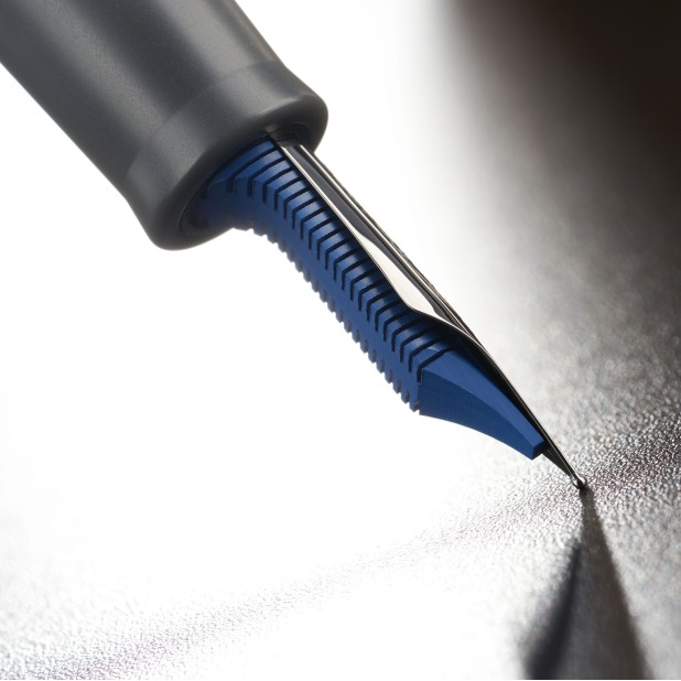 Delta Mid-Size-Plus Prestige Matte Grey ST Fountain pen