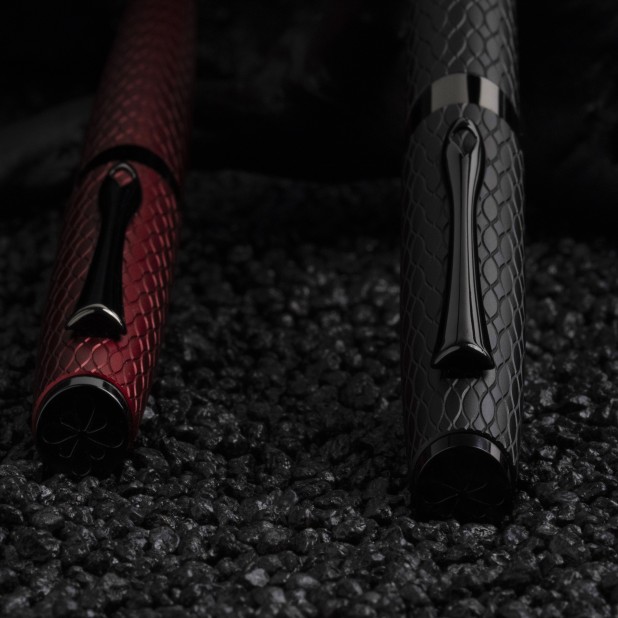 Diplomat Cobra Burgundy Red Guilloche Caneta de Tinta Permanente