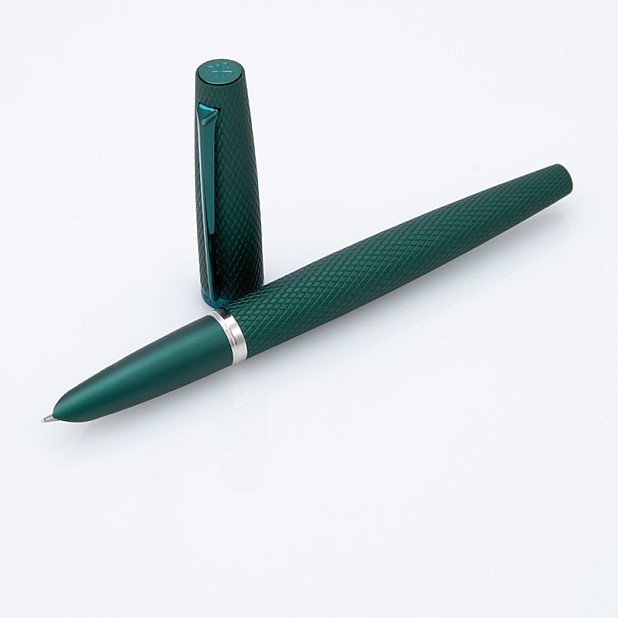 Diplomat Viper Green Guilloche Fountain pen