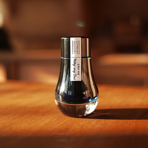 Dominant Industry Pearl No.006 Milky Way Blue 25ml Bouteille d'encre