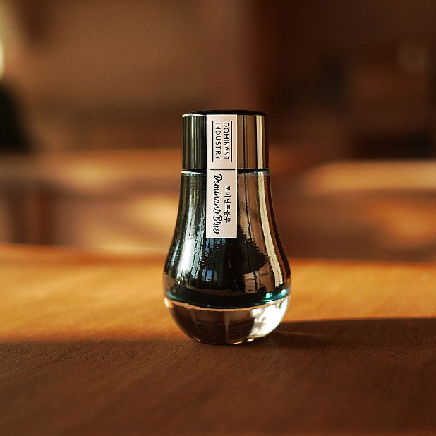 Dominant Industry Standard No.104 Dominant Blue 25ml Botella de tinta