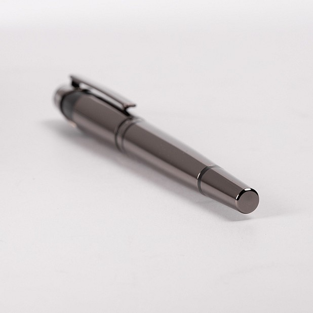 Hugo Boss Chevron Gunmetal Füllfederhalter