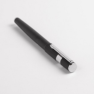 Hugo Boss Gear Pinstripe Black Pluma estilográfica