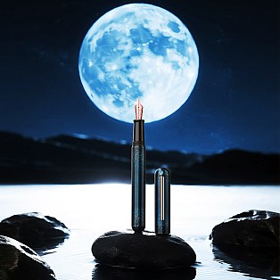 Ikkaku by Nahvalur Urushi Moon Trilogy Blue Moon SE Fountain pen