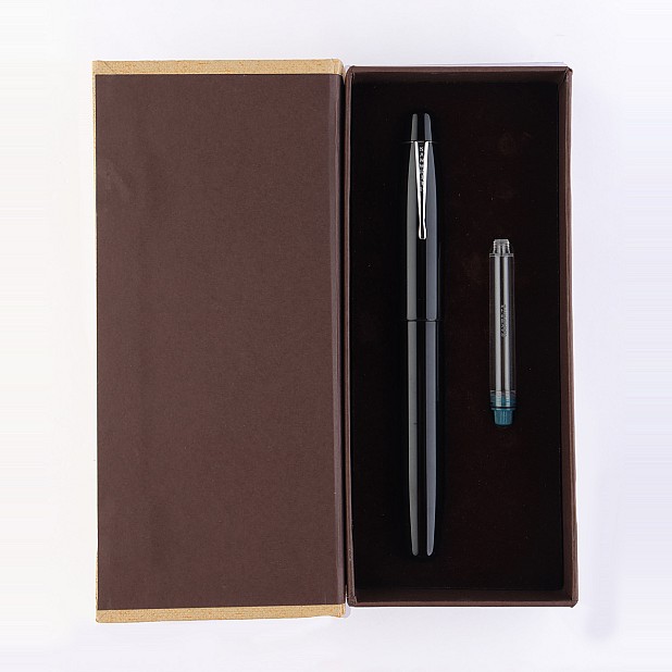Kanwrite Mammoth Onyx Black Ebonite CT Fountain Pen
