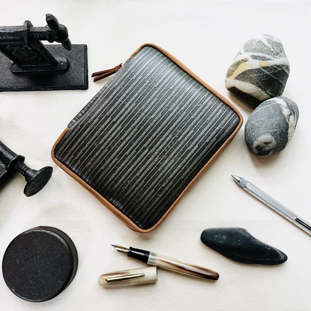 Kyoku Haku Iron Zippered Pen Pouch (Tenfold)