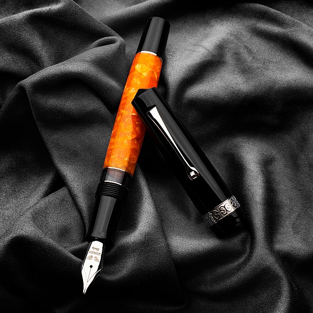 Leonardo Momento Magico DNA Black/Orange ST Pióro Wieczne