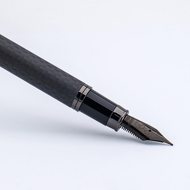 Monteverde Innova Matte Carbon Fiber Gunmetal Caneta de Tinta Permanente