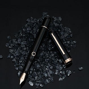 Nahvalur Nautilus Cephalopod Black RGT Caneta de tinta