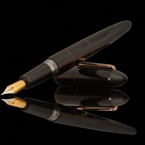 Onoto Aviator Stealth Black with Copper Red Engraving Reservoarpenna