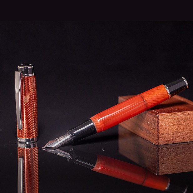 Opus 88 Opera Brown Dot Fountain pen