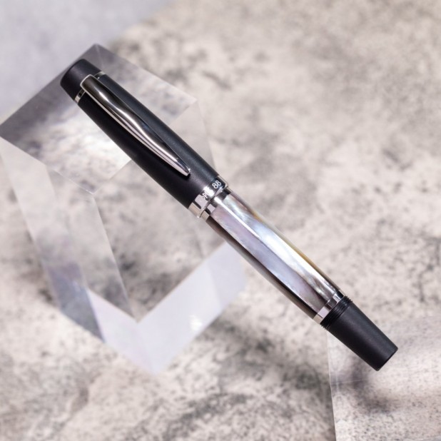 Opus 88 Premium Shell Black Mother of Pearl Stylo Plume