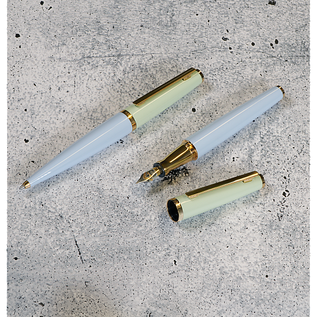Otto Hutt Design 06 Glacier Soft Green Vulpen