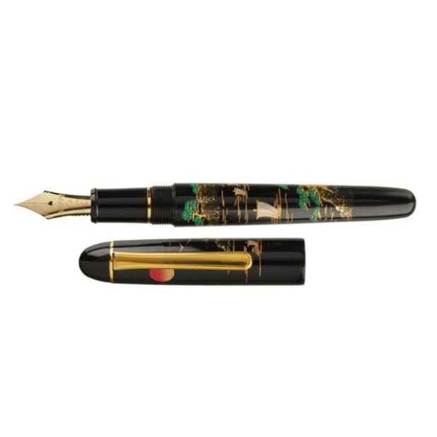 Platinum #3776 Century Kaga Hira Maki-e Sansui Fountain pen