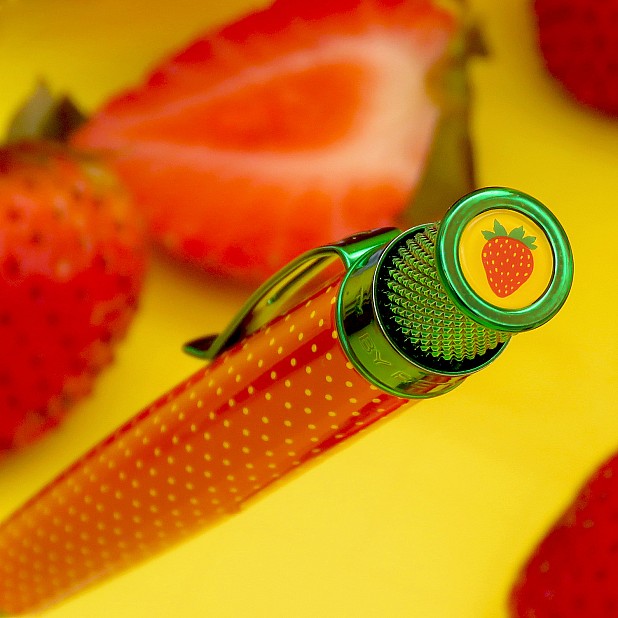 Retro 51 Tornado Fruit Series Strawberry Rollerball / Bolígrafo