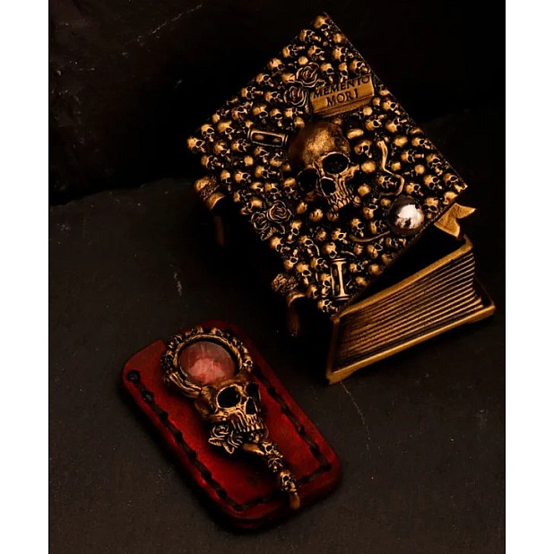 Sepia Writing Accessories Vanitas Brass Penpuntdoosje met Miniatuur Vergrootglas