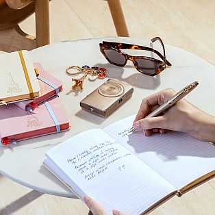 Sheaffer 100 Emily in Paris Champagne Gold GT Pióro kulkowe and Notebook Set