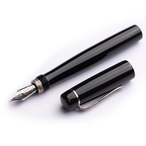 Ulpia 117 Ebonite Absolute Black ST Caneta de Tinta Permanente
