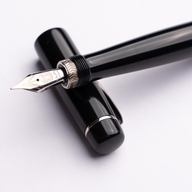 Ulpia 117 Ebonite Absolute Black ST Caneta de Tinta Permanente