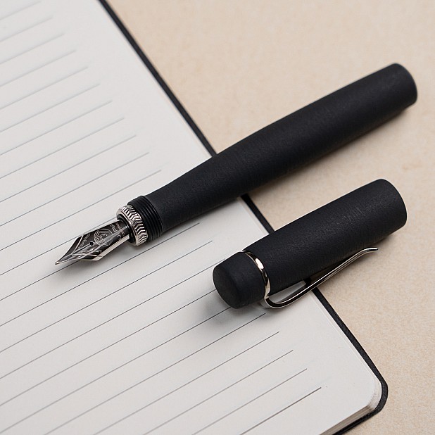 Ulpia 117 Ebonite B.C. Black ST Reservoarpenna
