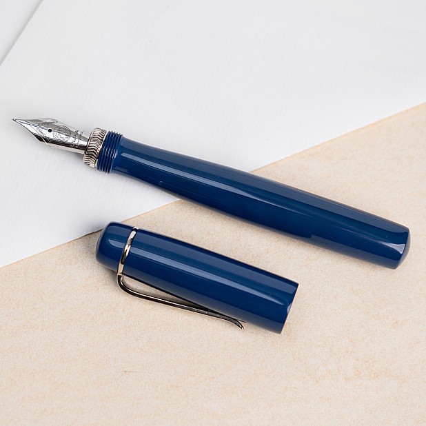 Ulpia 117 Ebonite Celeste Blue ST Caneta de Tinta Permanente