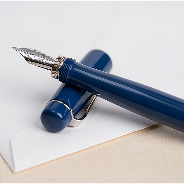 Ulpia 117 Ebonite Celeste Blue ST Caneta de Tinta Permanente
