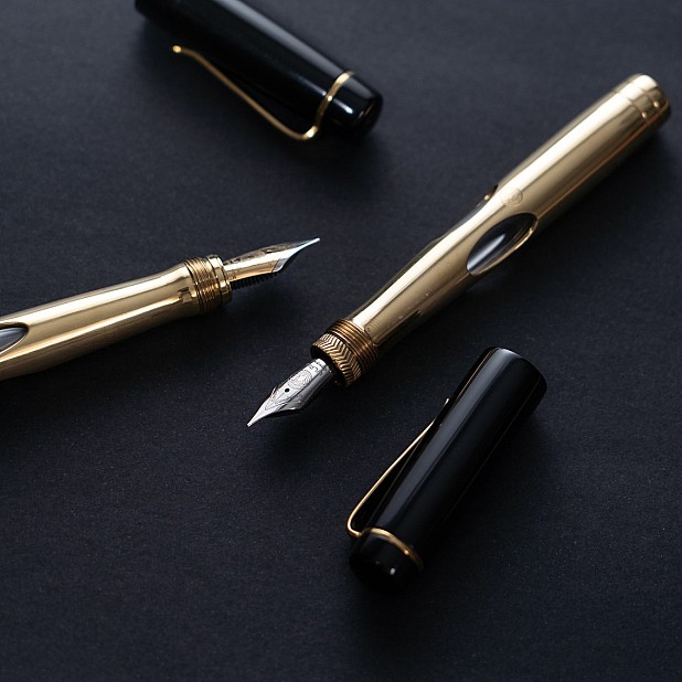 Ulpia 117 Ebonite Black and Brass Mira GT Plumo Estilográfica