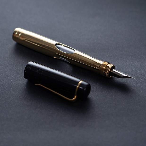 Ulpia 117 Ebonite Black and Brass Mira GT Plumo Estilográfica