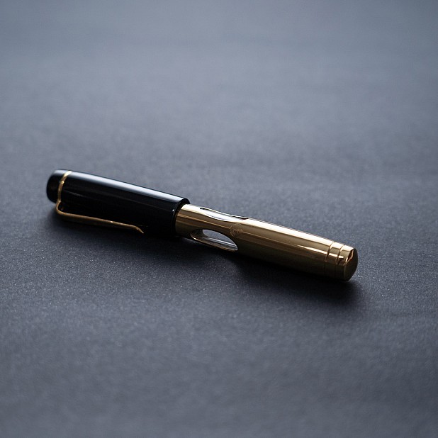 Ulpia 117 Ebonite Black and Brass Mira GT Plumo Estilográfica