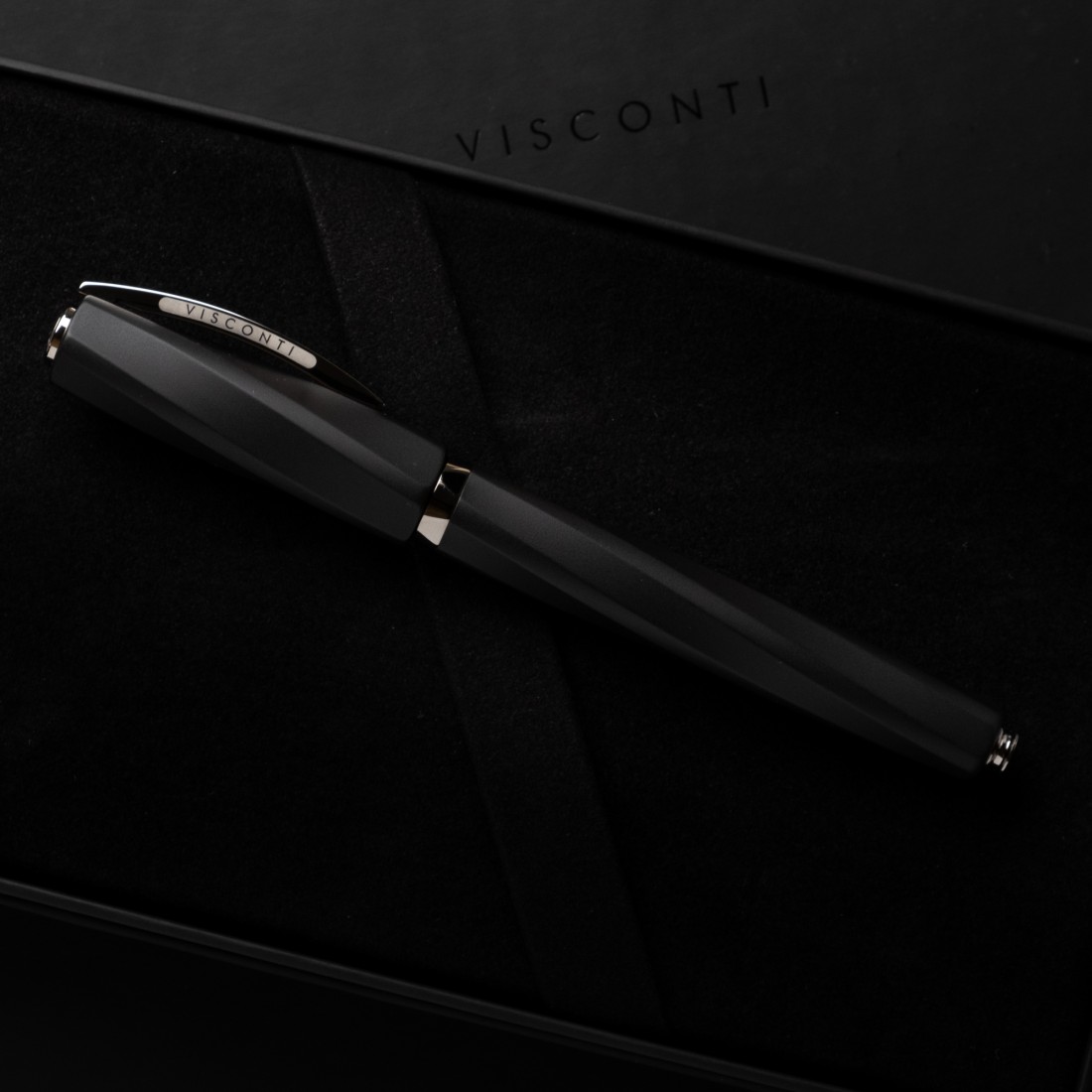 Visconti Divina Matte Black Fountain pen