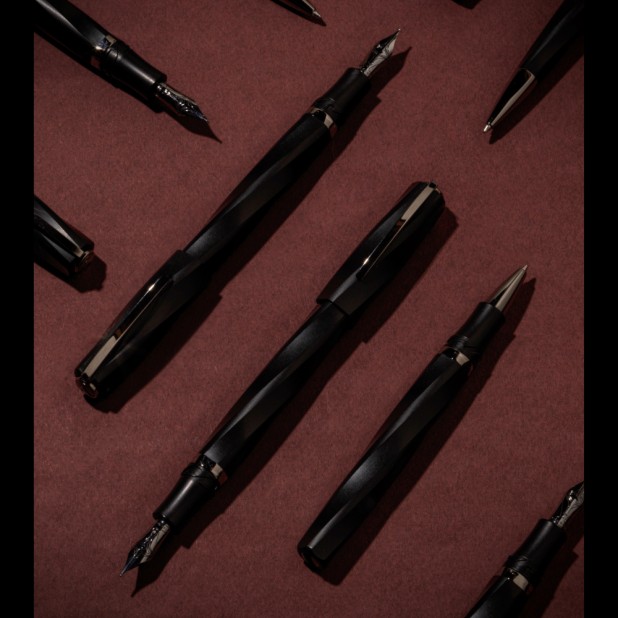 Visconti Divina Matte Black Bolígrafo