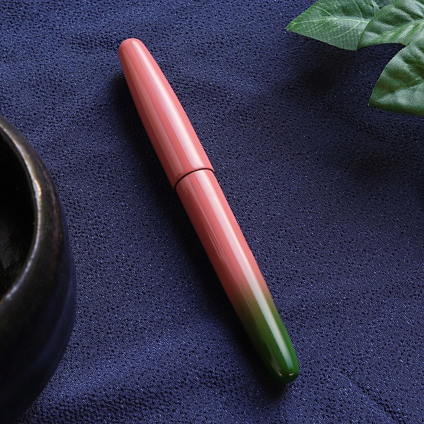 Wancher Dream Pen Aizu Urushi Bokashi-nuri Tsubomi Reservoarpenna