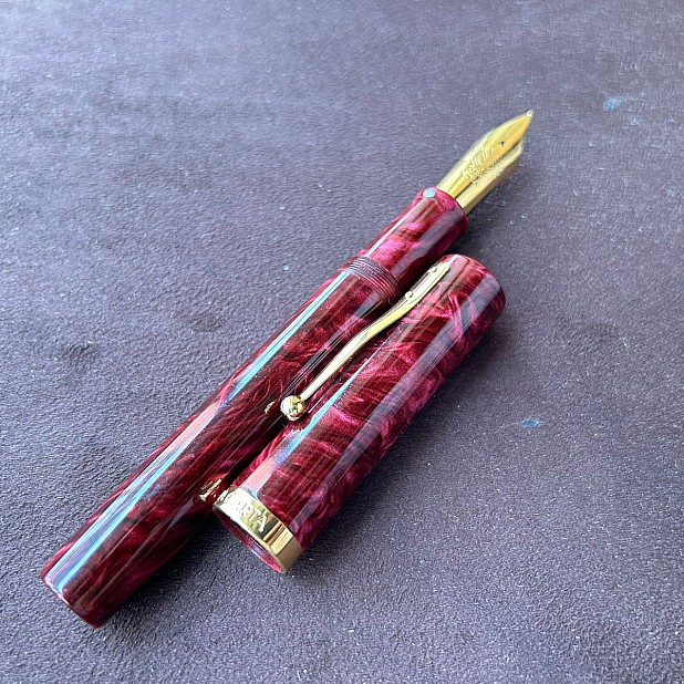 Magna Carta Mag 1000 Red GT Fountain Pen