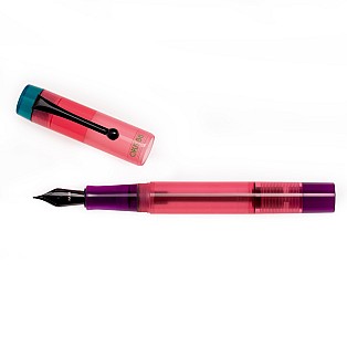Caneta-tinteiro Opus 88 Demonstrator 2023 Cor do Ano Rosa