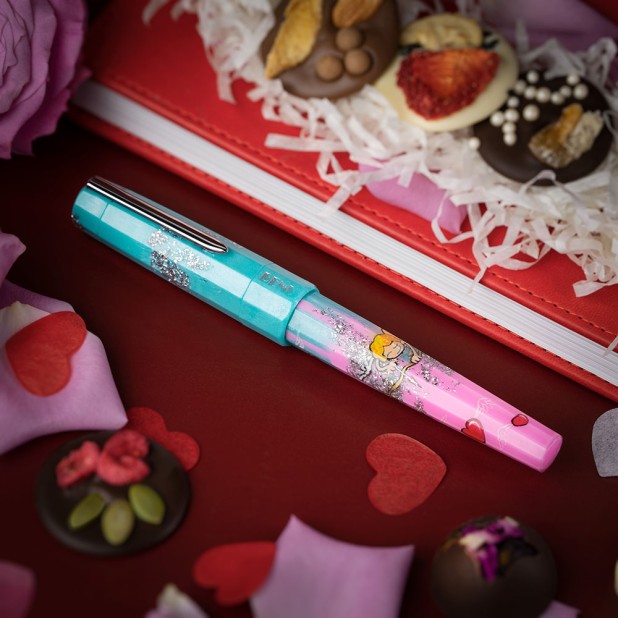 Caneta-tinteiro Benu Euphoria Love's Little Lark LE