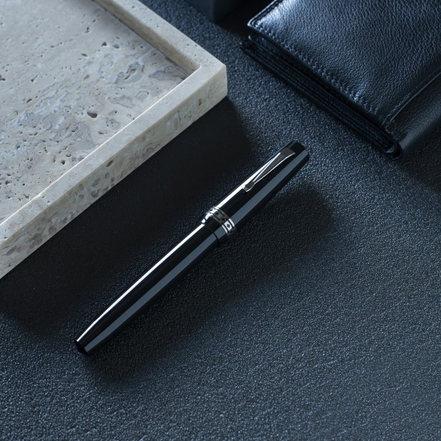 Radius Settimo Nero Essenza Lucido ST Reservoarpenna