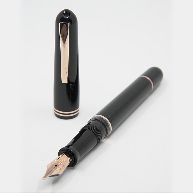 Caneta de tinta preta RGT Gioia Métis Classic