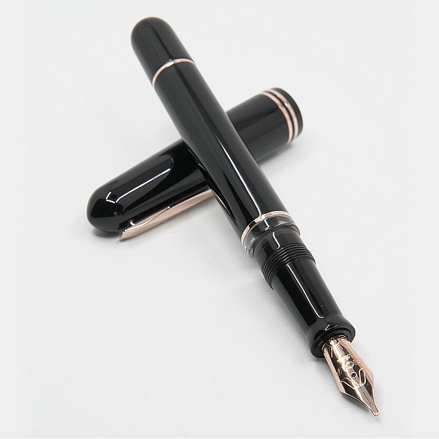 Caneta de tinta preta RGT Gioia Métis Classic