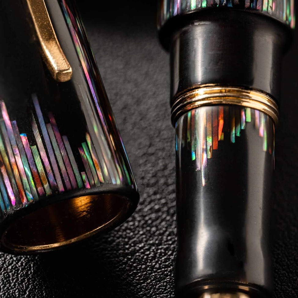 ConCoPens Mother-of-Pearl Lacquer Inlay Aurora Füllfederhalter