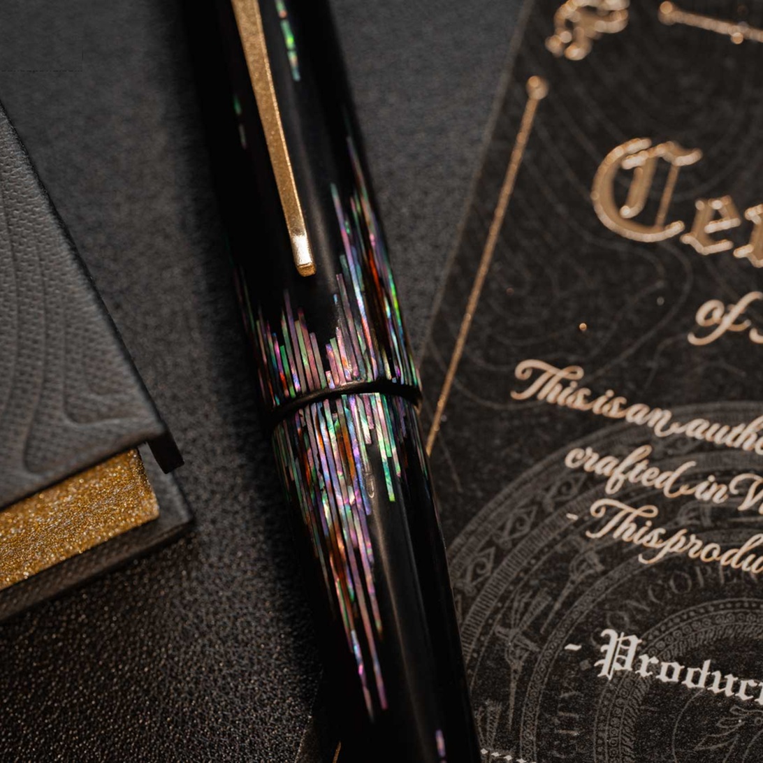 ConCoPens Mother-of-Pearl Lacquer Inlay Aurora Füllfederhalter