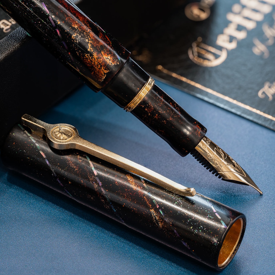ConCoPens Mother-of-Pearl Lacquer Inlay Aurora Scroll Füllfederhalter