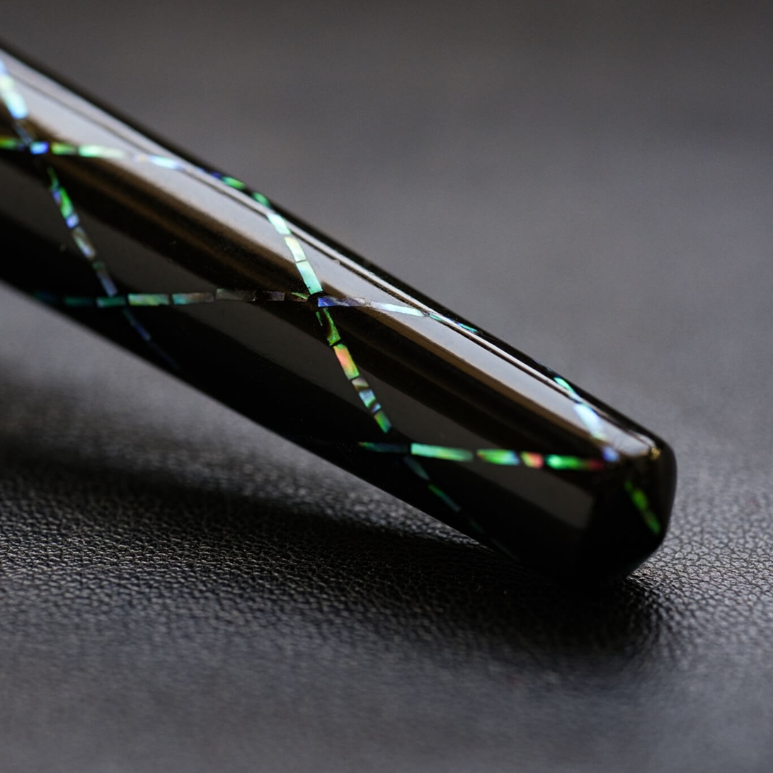 ConCoPens Mother-of-Pearl Lacquer Inlay Aurora X Stylo Plume