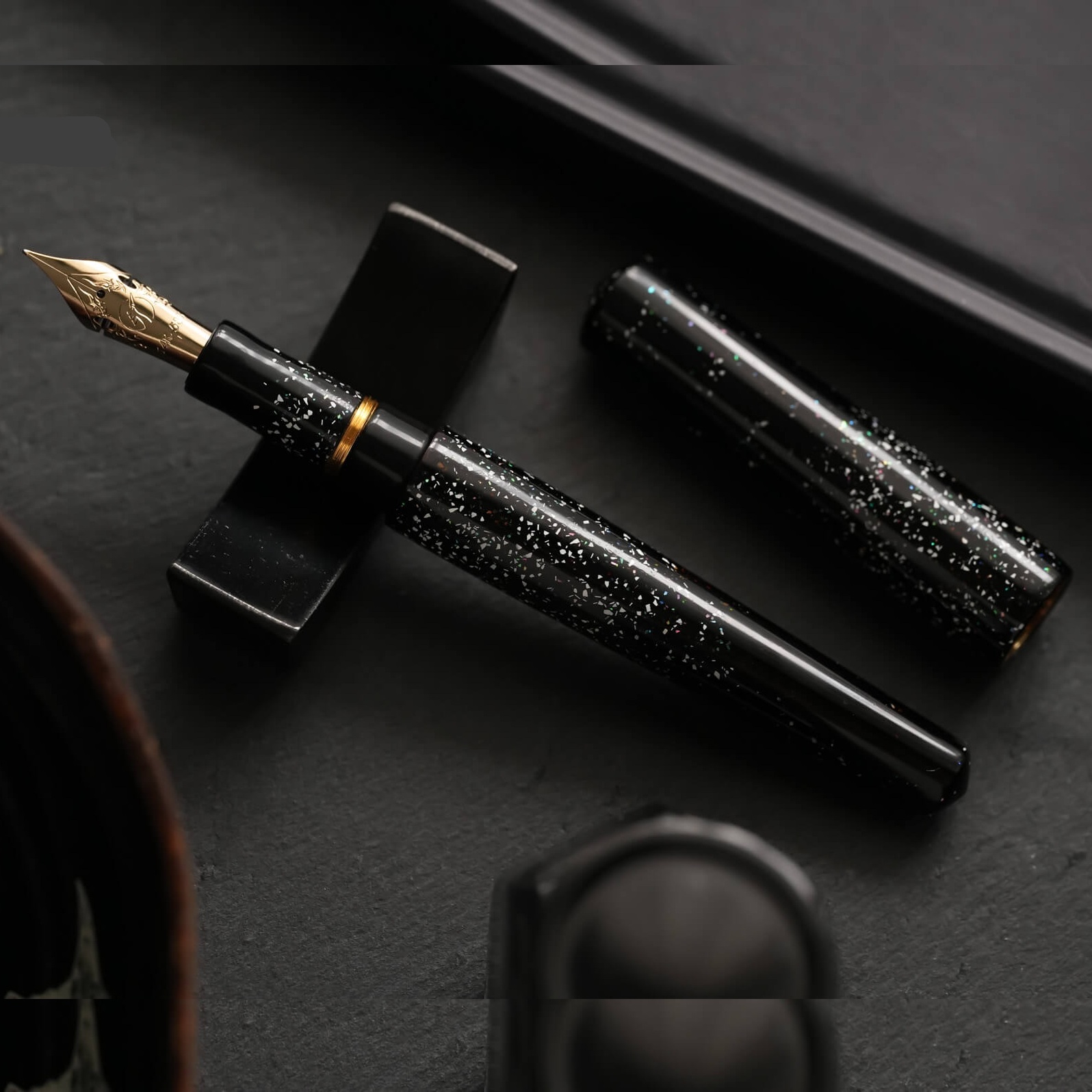 ConCoPens Vietnamese Lacquer Black Sea Füllfederhalter