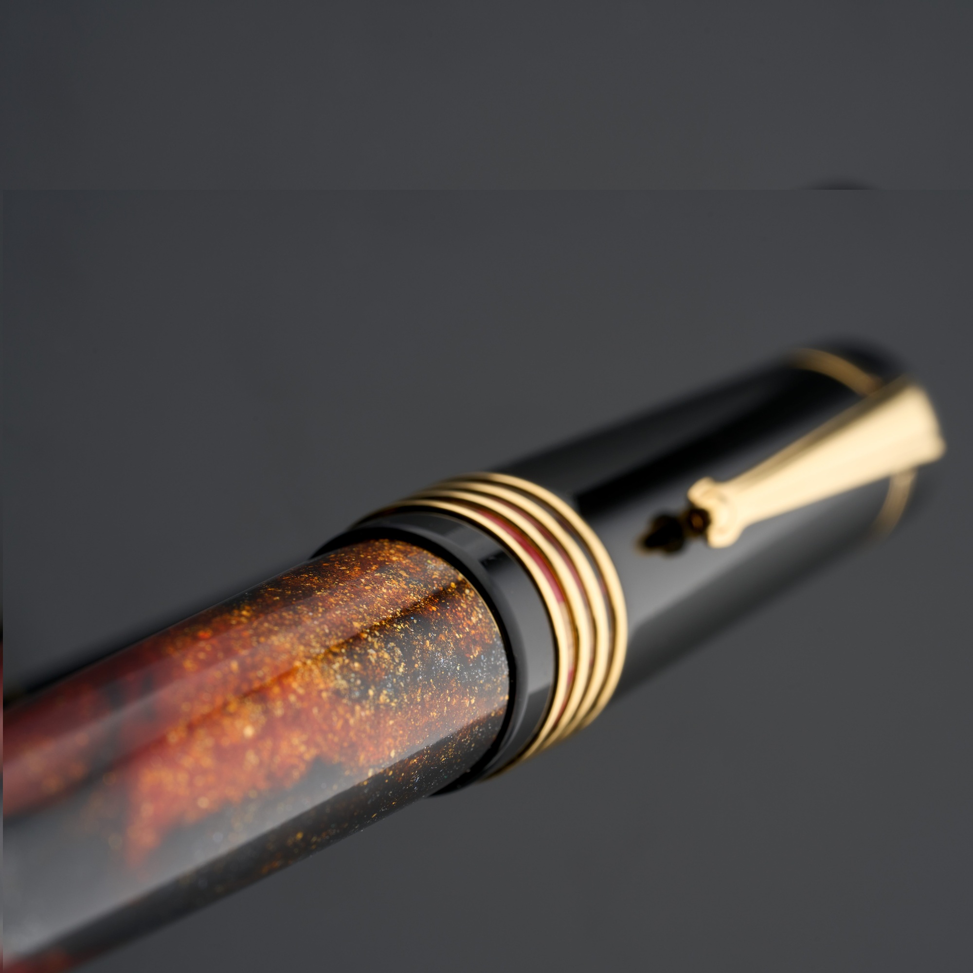 Delta Dolce Vita 2.0 Glow Up by Jonathon Brooks Mid-Size GT Piston Caneta de Tinta Permanente